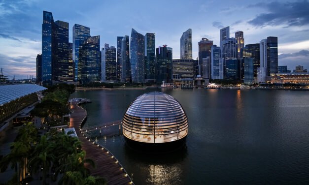 La tienda más ambiciosa de Apple flota sobre Marina Bay